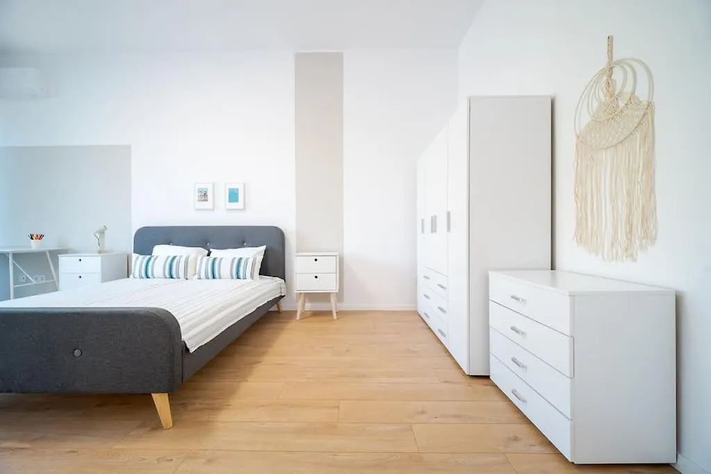 Mycampus 1 Bdrm, Stay 4, Free Parking, Garden, Self Check-In Sofia Apartment